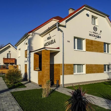 Villa Michaela Bešeňová Exteriör bild
