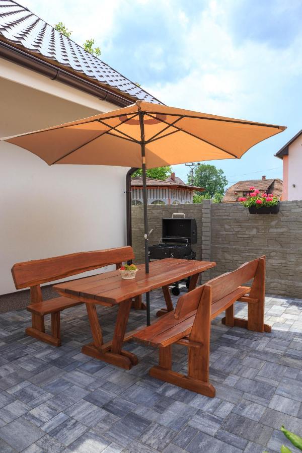 Villa Michaela Bešeňová Exteriör bild