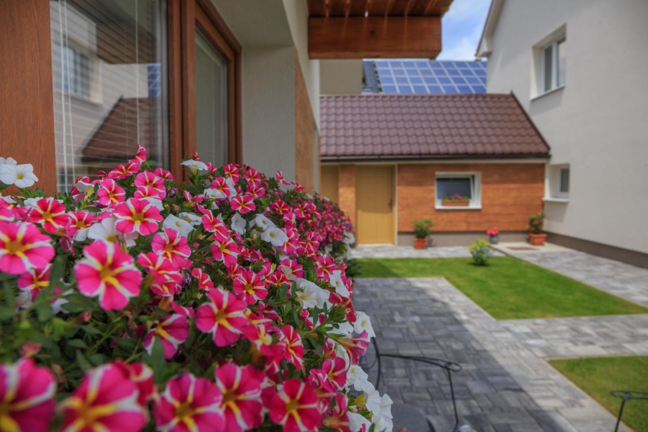 Villa Michaela Bešeňová Exteriör bild