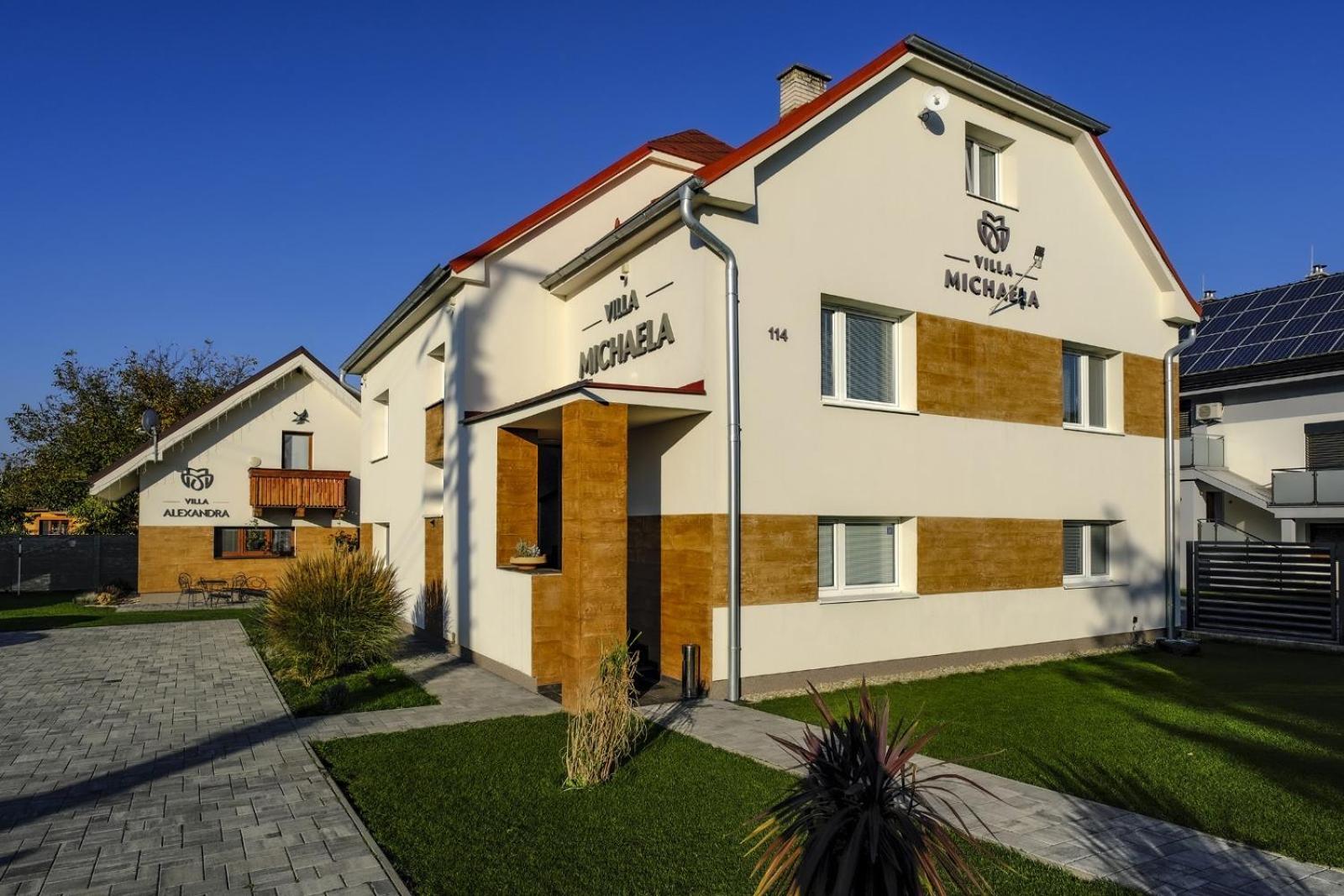 Villa Michaela Bešeňová Exteriör bild