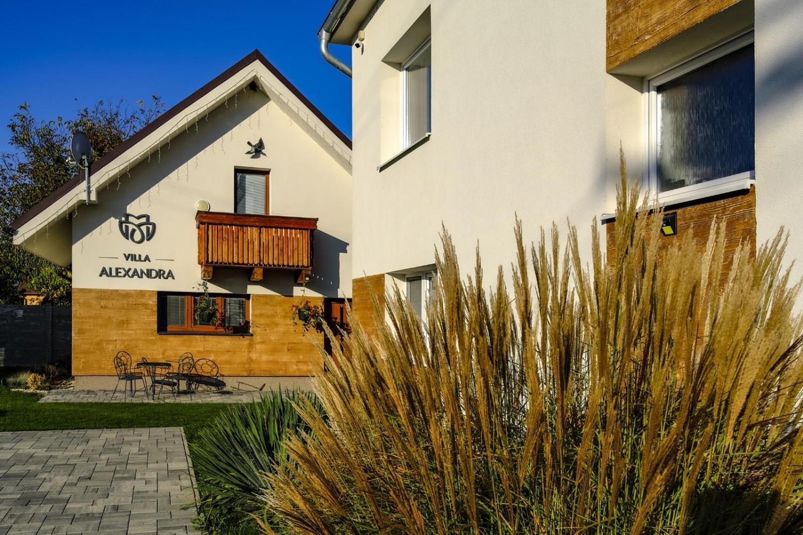 Villa Michaela Bešeňová Exteriör bild